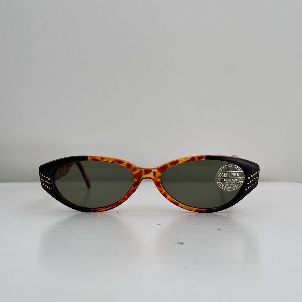 Vintage 80s two toned cat eye sunglasses